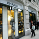 Illustration for article titled Woman Sues Chanel For Letting Her Try On A Too-Small $10K Ring